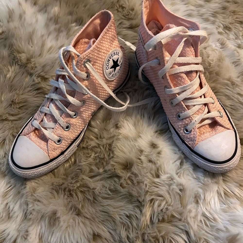 Converse Women's Light Pink Textured Sneakers